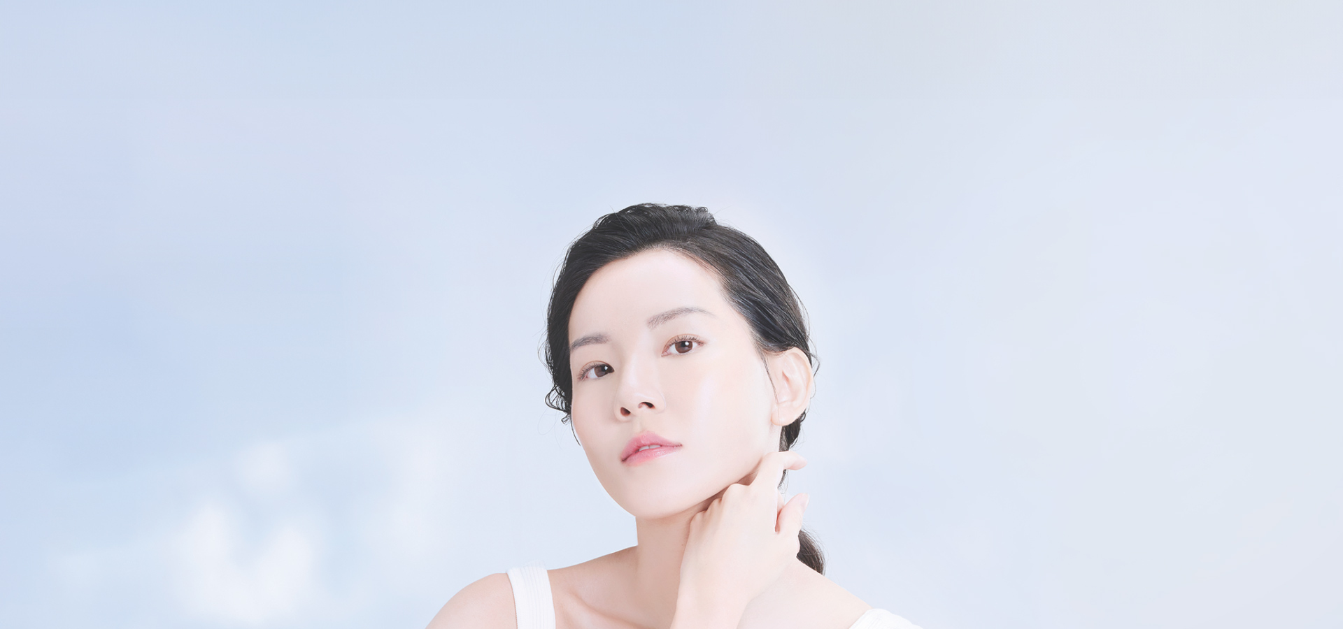 RADIESSE®適用於臉部及手部，是多重功效的膠原針
